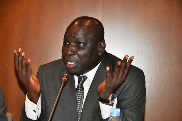LES MASQUES TOMBENT EN CASAMANCE LES MASQUES TOMBENT EN CASAMANCE