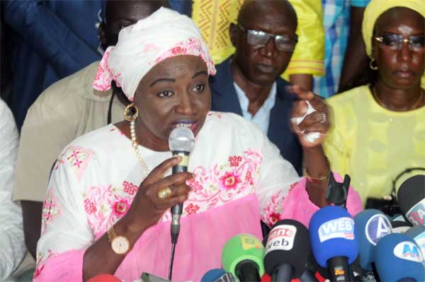 Présidence de l’Assemblée nationale : Mimi Touré soutient qu’un accord avait été conclu avec Macky Sall Présidence de l’Assemblée nationale : Mimi Touré soutient qu’un accord avait été conclu avec Macky Sall