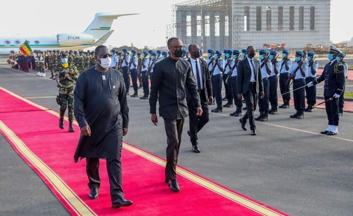 Escale technique du président rwandais : Paul Kagamé reçu par Macky Sall à l’aéroport militaire de Yoff
